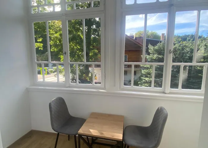 Karkonoska 12 아파트